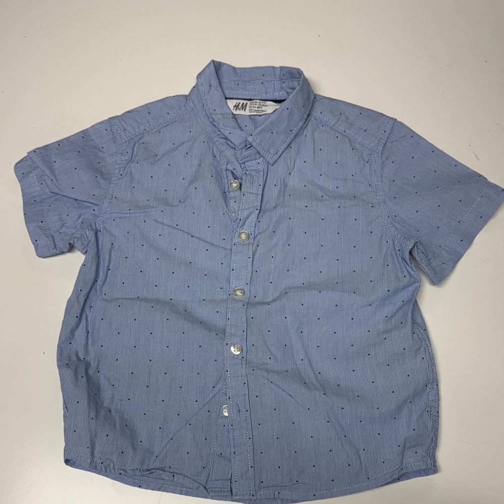 H&M Blue Short-Sleeve Button-Down Shirt with Navy Microdots